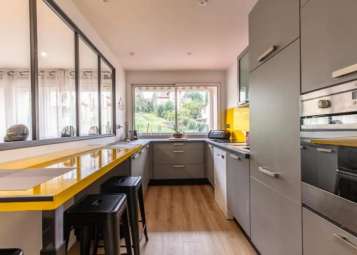 F3 Neuf Et Equipe Avec Balcon 